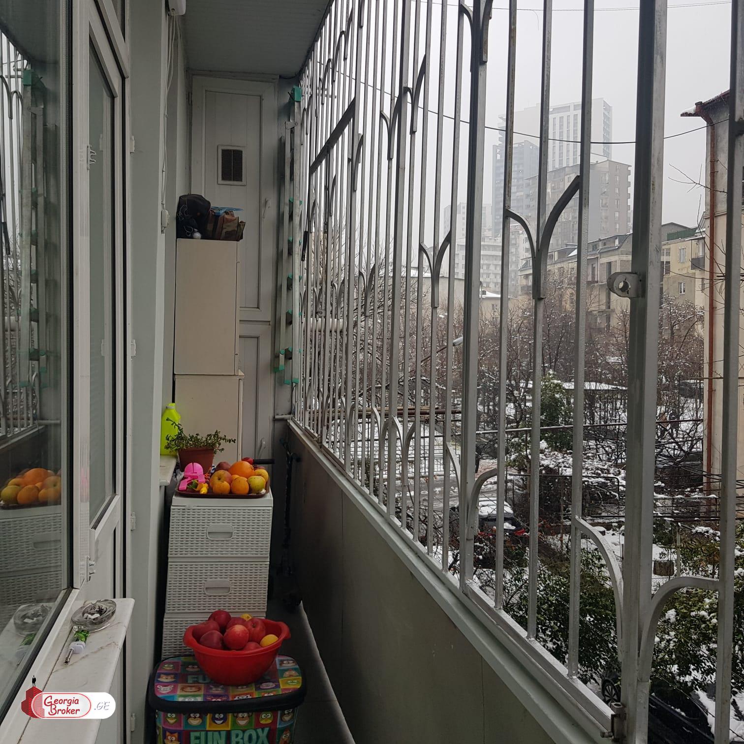 продается квартира с новым ремонтом 3-комнаты